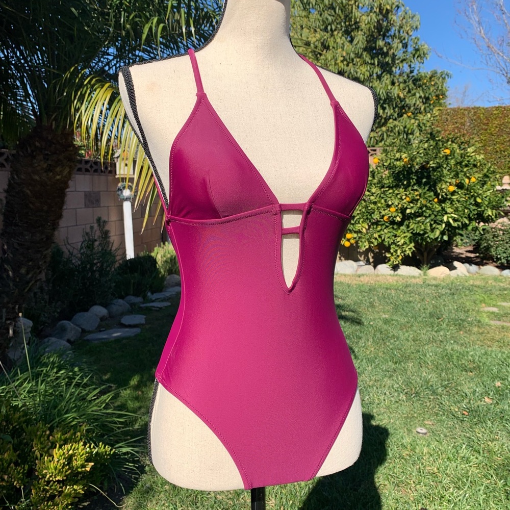 One-piece swimsuit by Cupshe - Picture 4 of 14